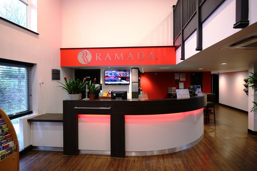 Ramada Oxford Hotel Waterstock Kültér fotó
