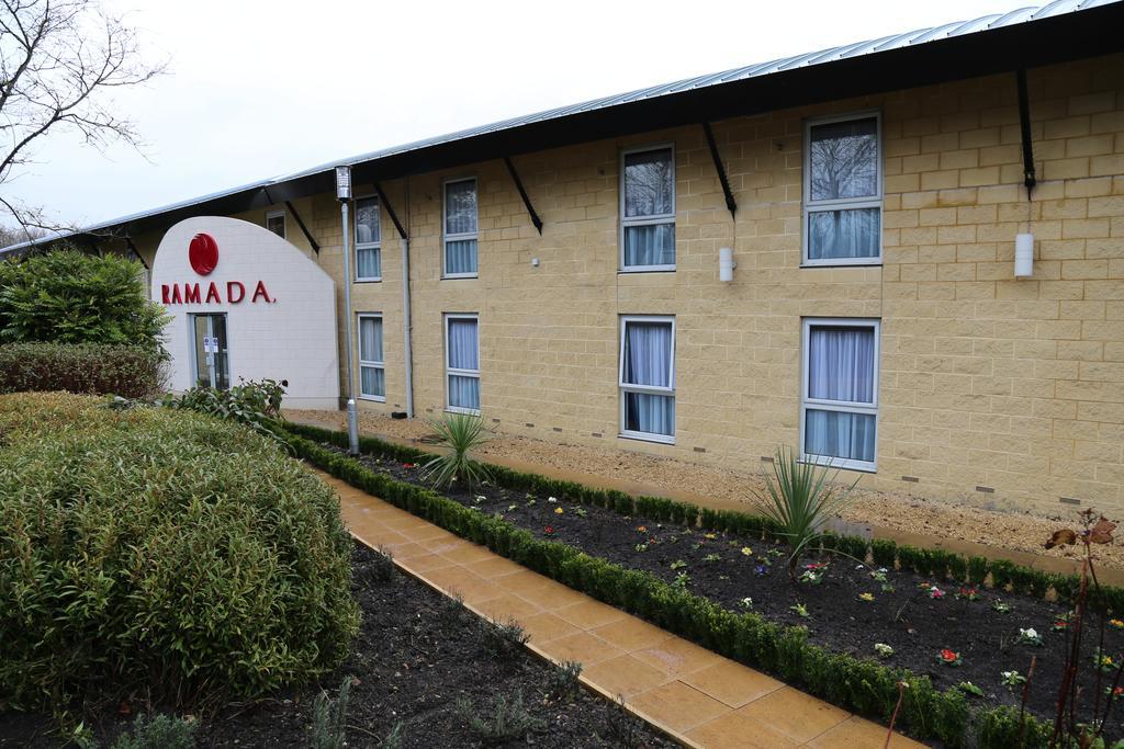 Ramada Oxford Hotel Waterstock Kültér fotó