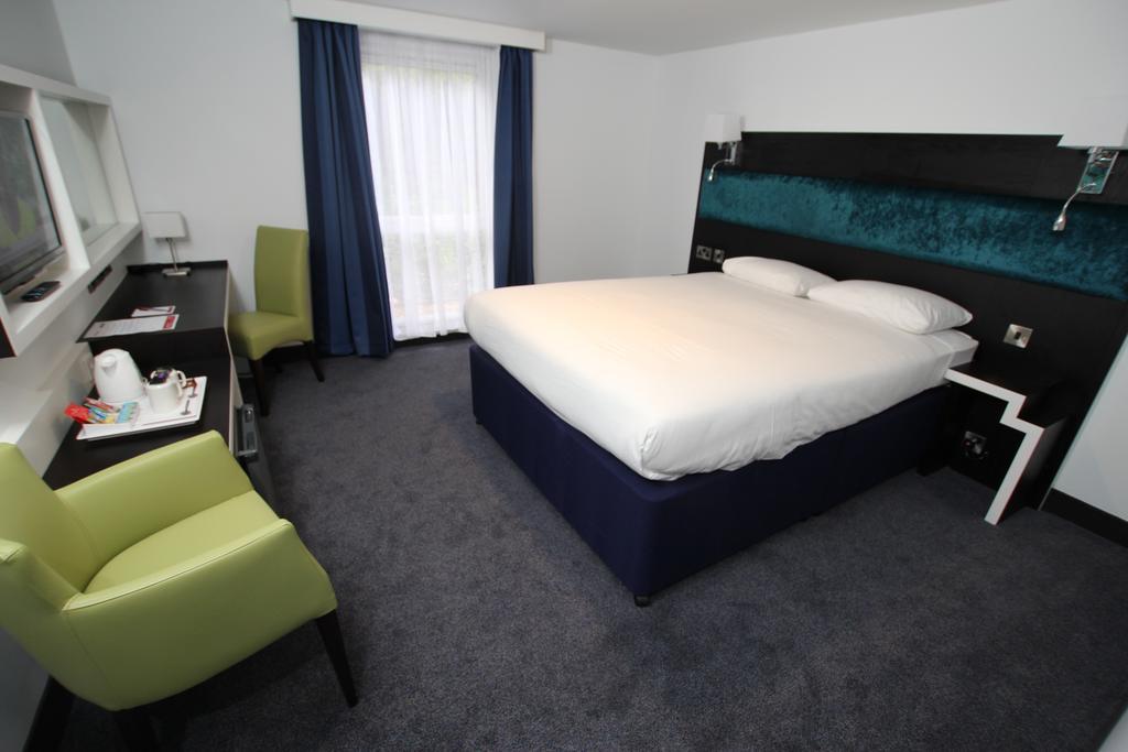 Ramada Oxford Hotel Waterstock Kültér fotó