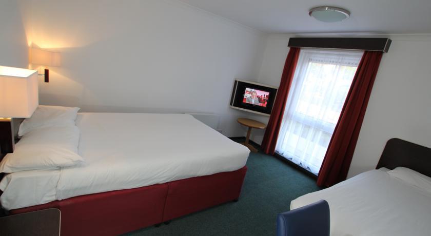 Ramada Oxford Hotel Waterstock Kültér fotó