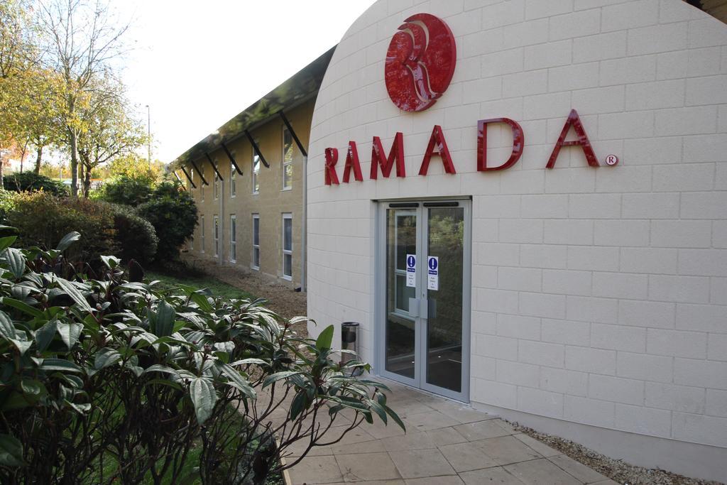 Ramada Oxford Hotel Waterstock Kültér fotó