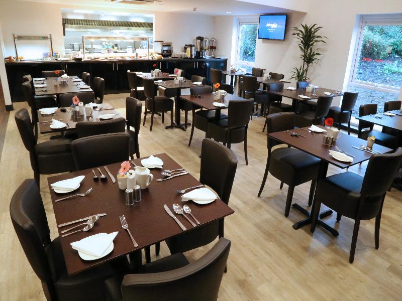 Ramada Oxford Hotel Waterstock Kültér fotó