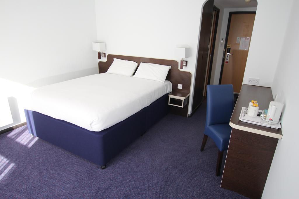 Ramada Oxford Hotel Waterstock Szoba fotó