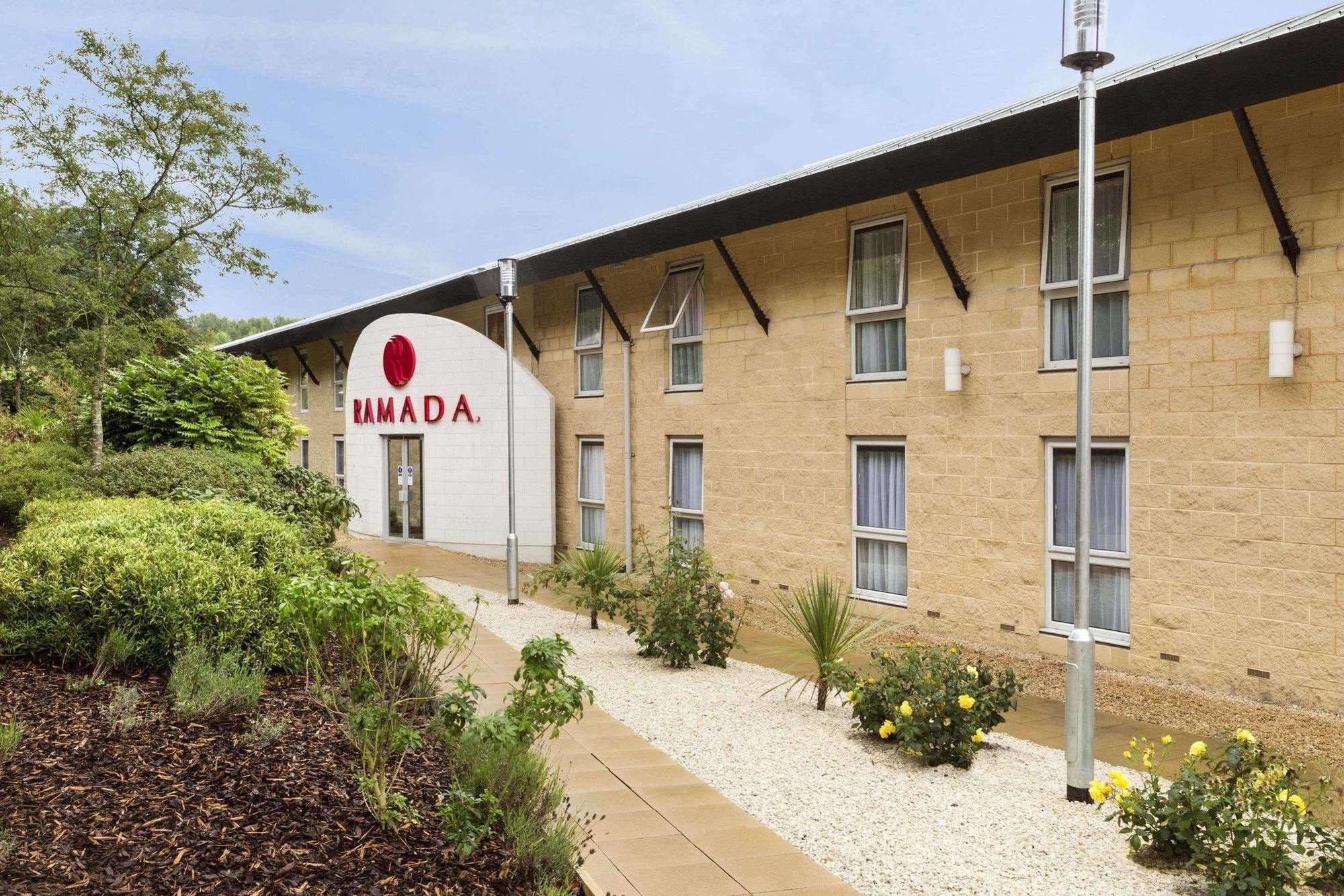 Ramada Oxford Hotel Waterstock Kültér fotó