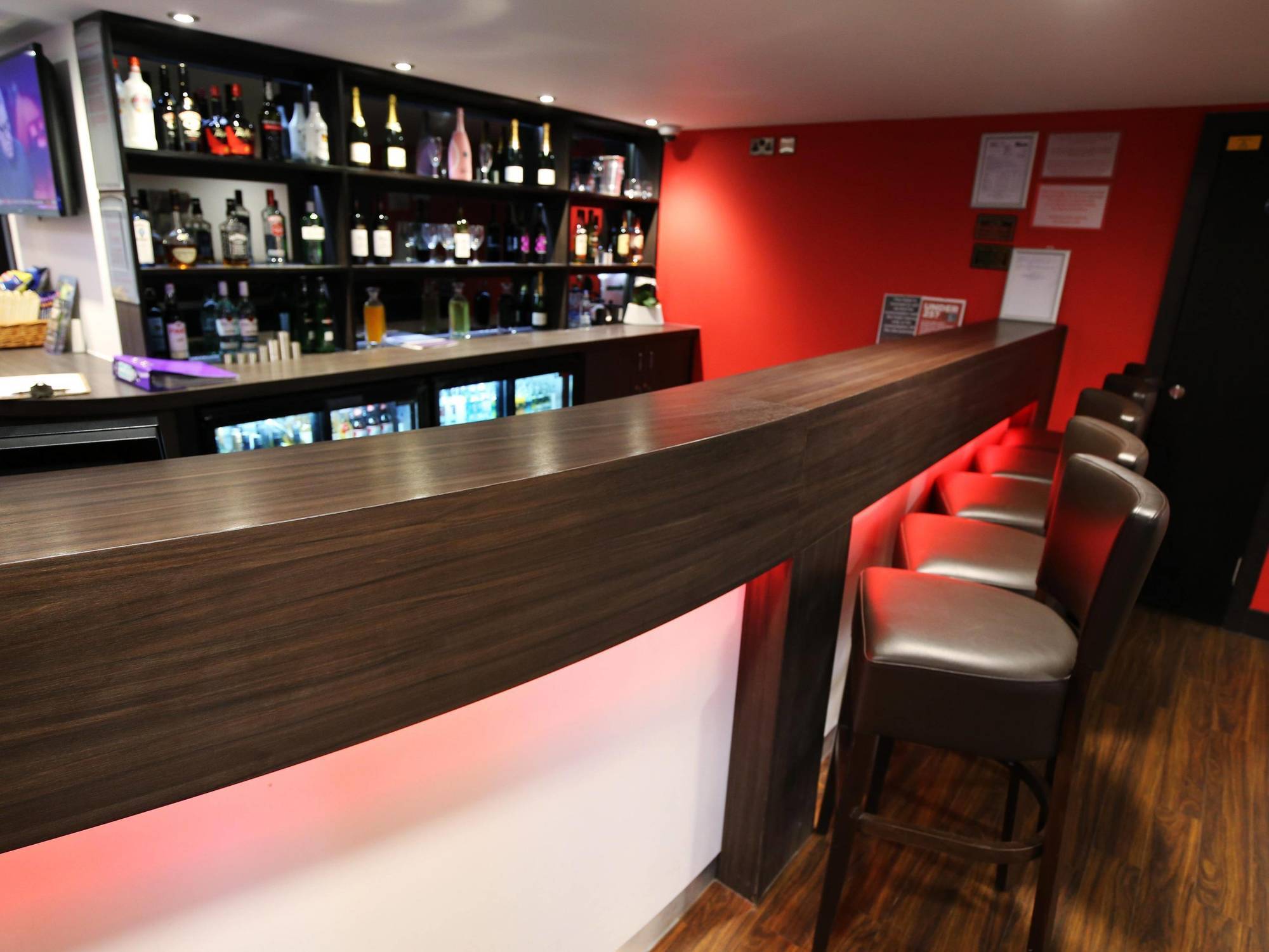 Ramada Oxford Hotel Waterstock Kültér fotó