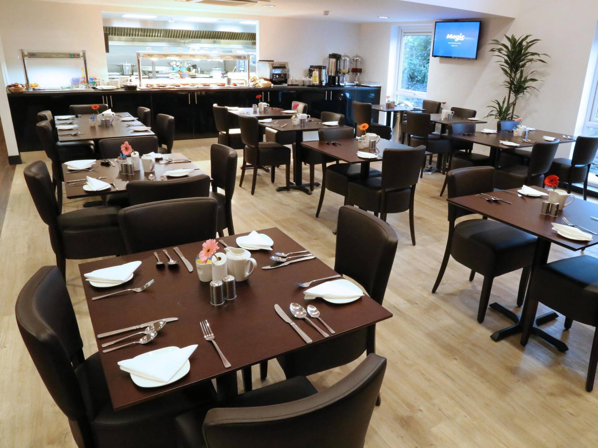 Ramada Oxford Hotel Waterstock Kültér fotó