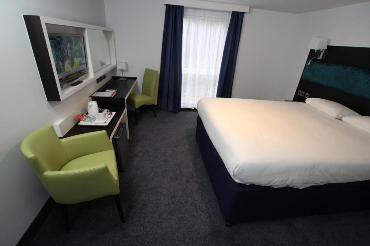 Ramada Oxford Hotel Waterstock Kültér fotó